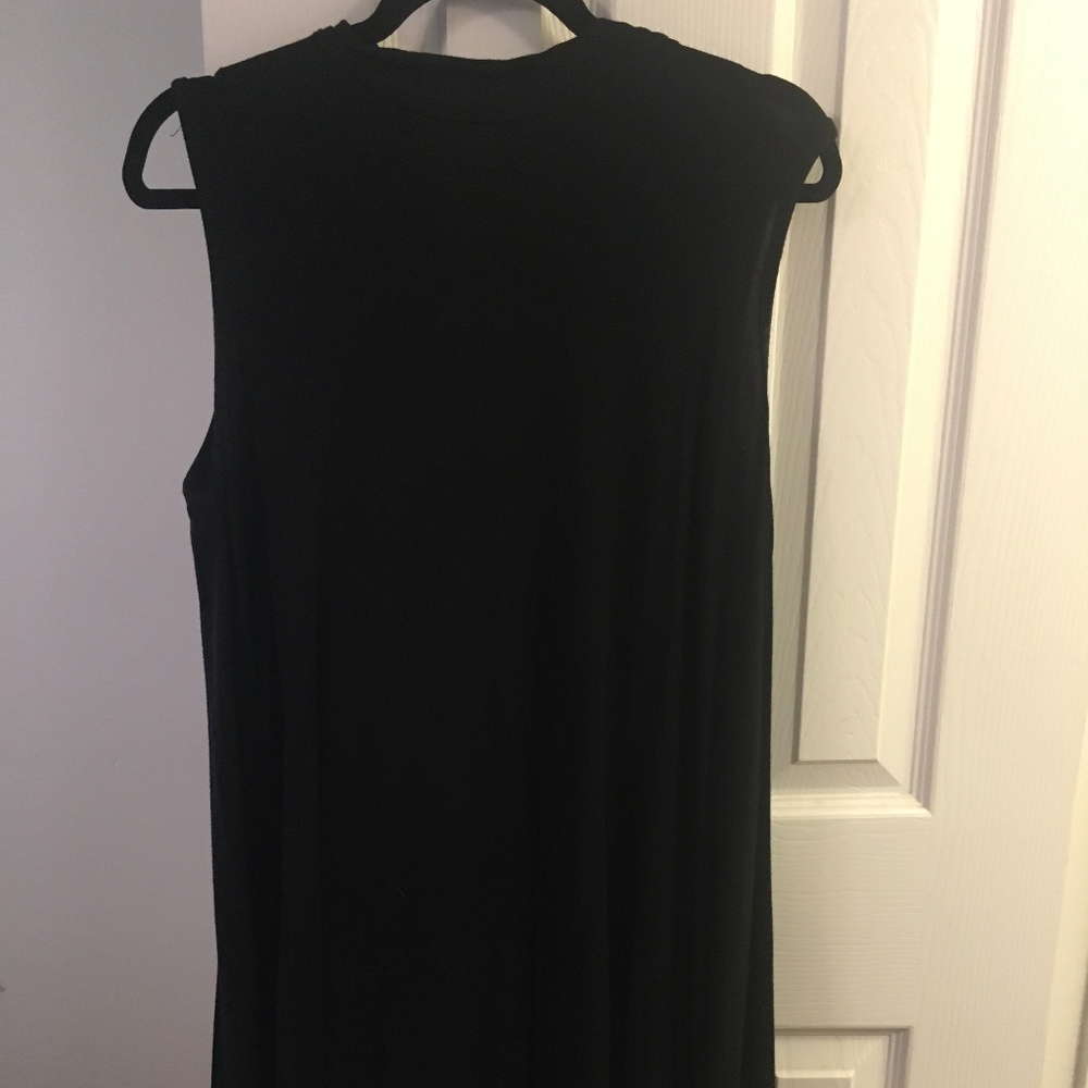 Black Sleeveless Shift Dress